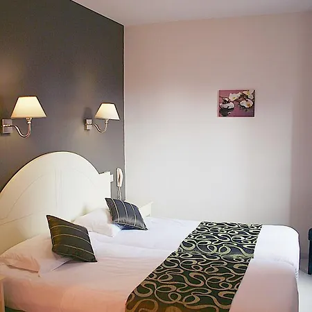 Restaurant Plaisance-piscine Couverte Et Chauffee- Proche Sarlat- 3*